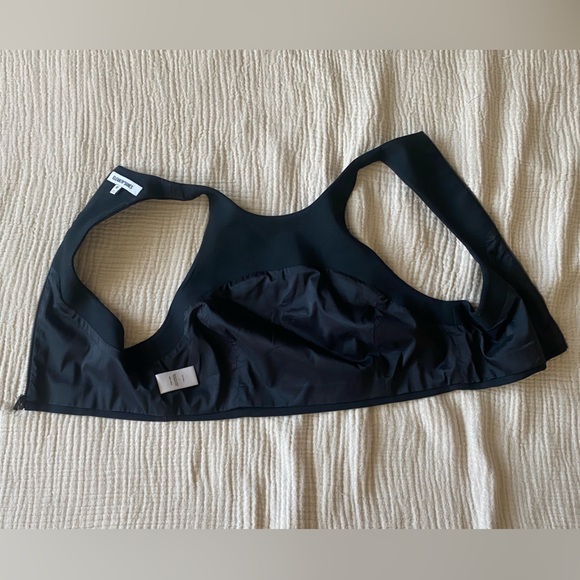 Elizabeth and James black zip up cropped sleeveless top - Picture 6 of 10